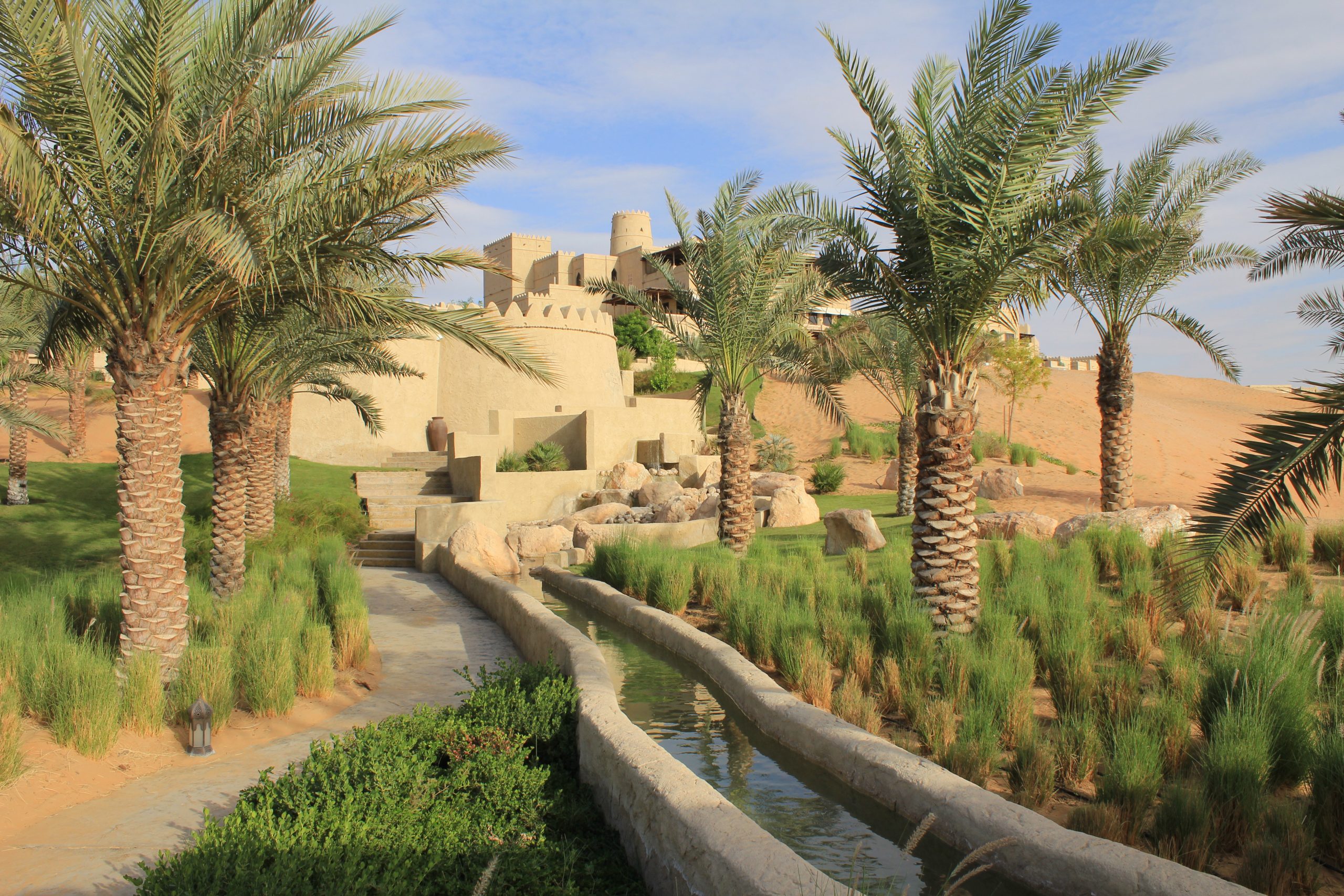 What lives in the Liwa Oasis?